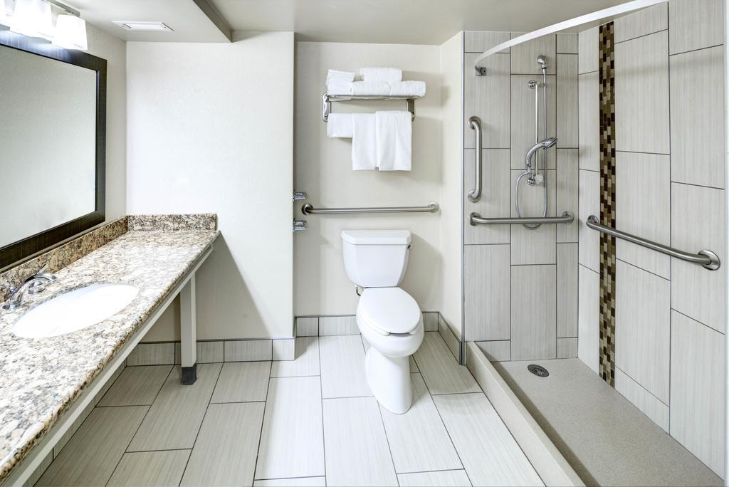 Doubletree By Hilton Madison Downtown Ξενοδοχείο Εξωτερικό φωτογραφία